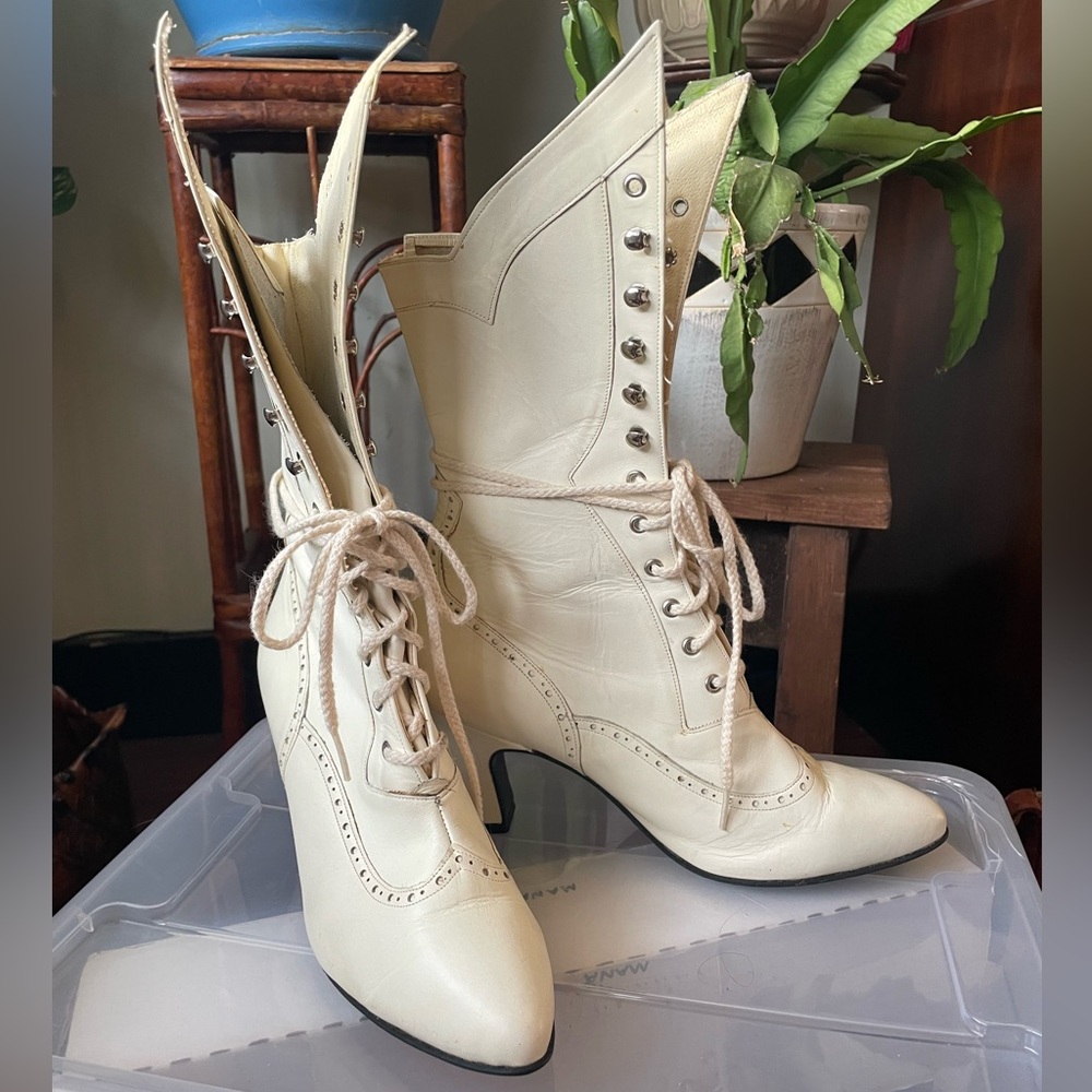 Vintage 80s does victorian granny boots